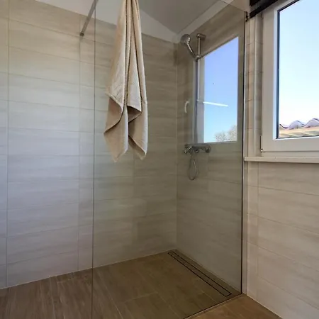 Wonderful Palera Ii With Pool, Immersed In The Nature Near The Liznjan