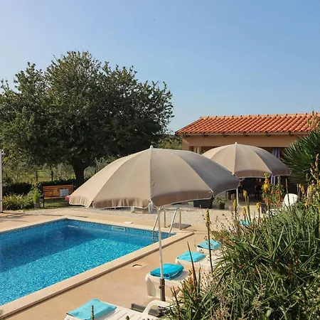 Villa Wonderful Palera Ii With Pool, Immersed In The Nature Near The