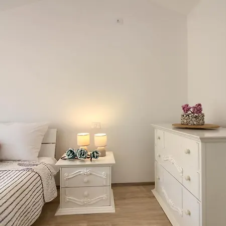 Villa Wonderful Palera Ii With Pool, Immersed In The Nature Near The